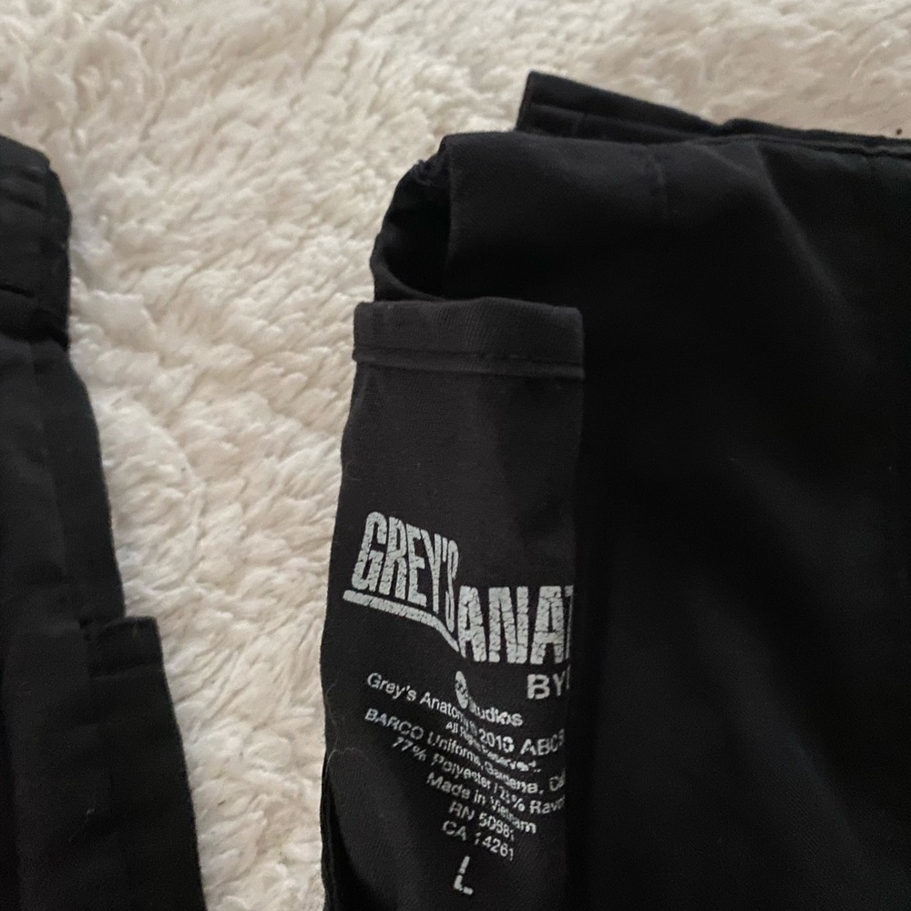 Gray’s Anatomy large scrubs two pants one top